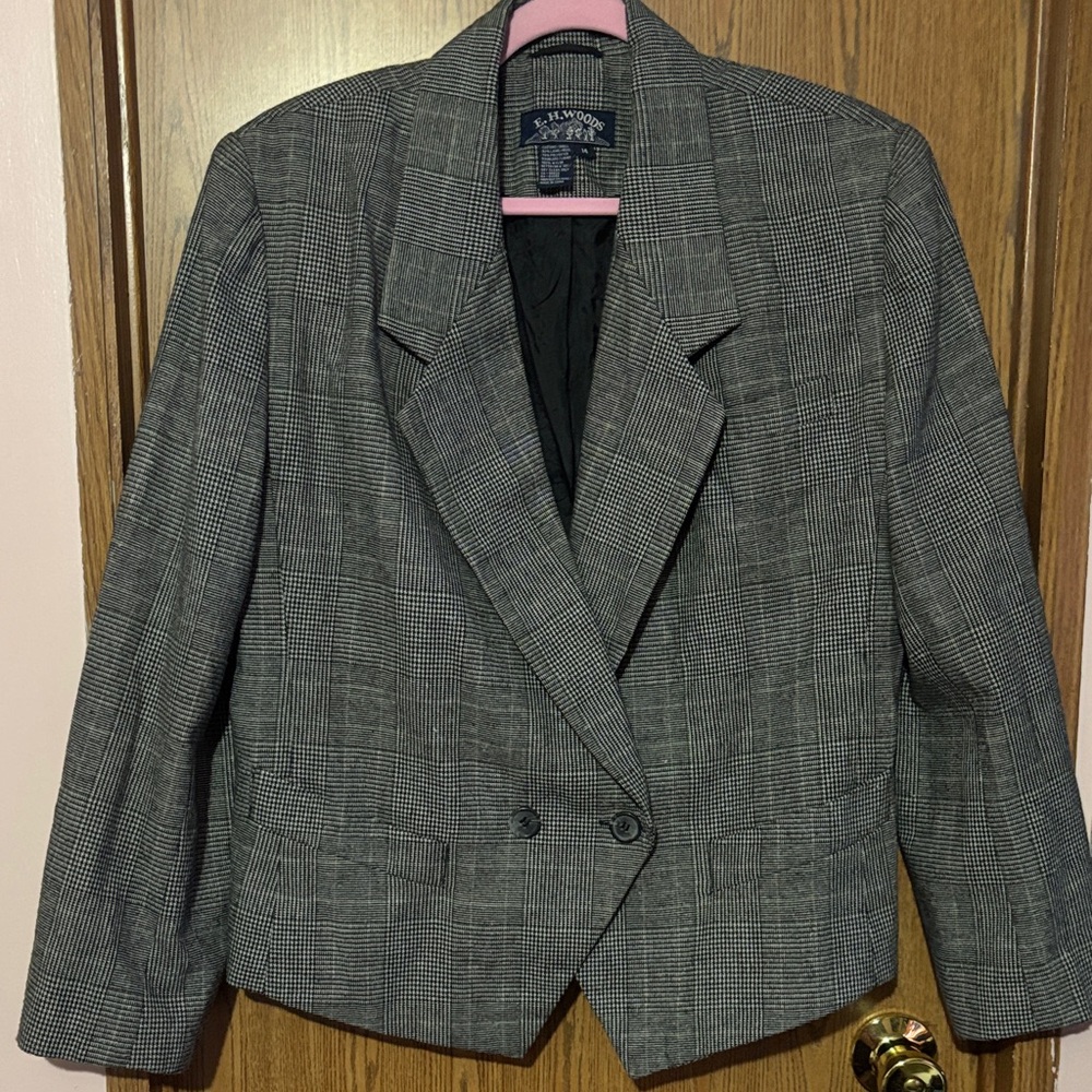Classic Women's Gray Checkered Blazer